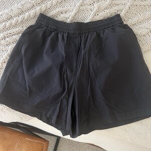 Lululemon - Black Hiking Shorts (Size 4)